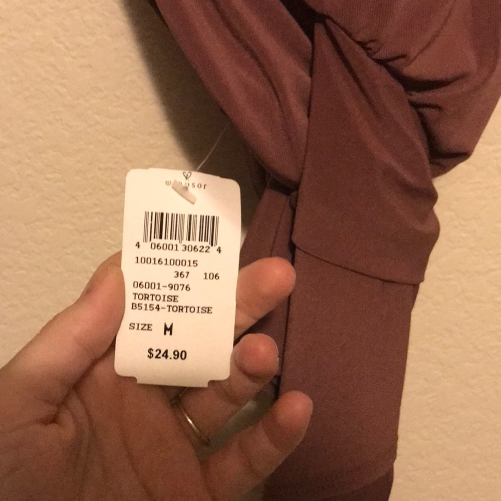 Never worn - Picture 2 of 2